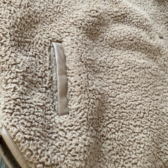 ❌SOLD❌Abercrombie & Finch Sherpa - Picture 4 of 7